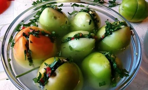 Фаршированные зеленые помидоры быстрого приготовления. Очень вкусные фаршированные зеленые помидоры по-грузински