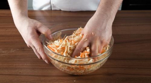 Квашеная капуста с клюквой в банке на 3 литра. Квашеная капуста с клюквой 02 Квашеная капуста с клюквой в банке на 3 литра. Квашеная капуста с клюквой 02