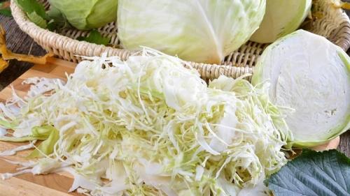 Очень понравилось квасить капусту в трехлитровой банке. Квашеная капуста в 3-х литровой банке в собственном соку без воды 03