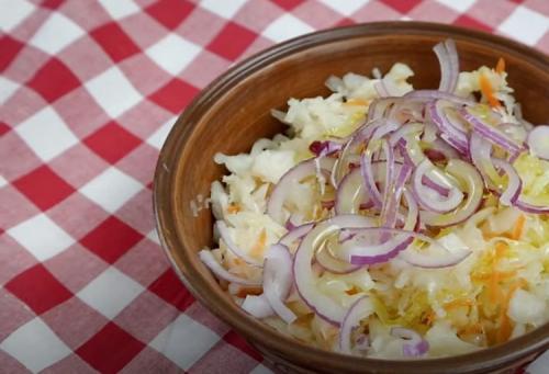 Очень понравилось квасить капусту в трехлитровой банке. Квашеная капуста в 3-х литровой банке в собственном соку без воды 01