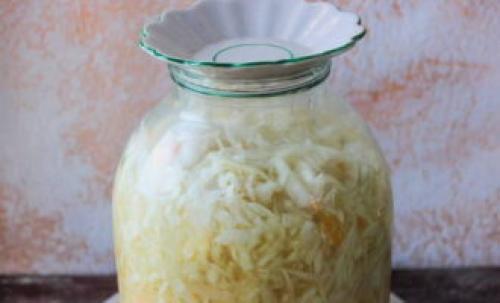 Капуста квашеная на 3-литровую банку. Капуста квашеная в рассоле в банке — 5 рецептов хрустящей и сочной капусты