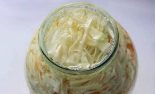 Капуста квашеная на 3-литровую банку. Капуста квашеная в рассоле в банке — 5 рецептов хрустящей и сочной капусты