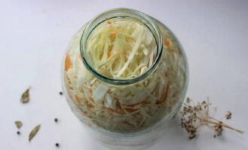 Капуста квашеная на 3-литровую банку. Капуста квашеная в рассоле в банке — 5 рецептов хрустящей и сочной капусты