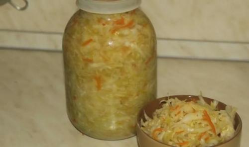 Сколько соли на 3 литровую банку капусты. Вкусная и хрустящая квашеная капуста на зиму — рецепт на 3 литровую банку