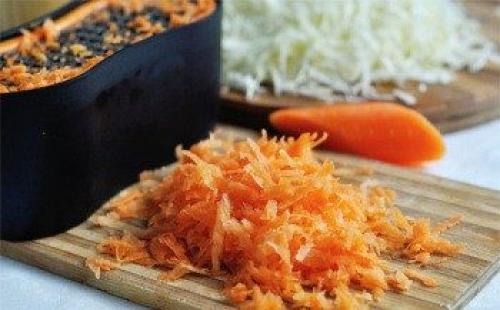 Быстрая квашеная капуста в трехлитровой банке. Квашеная капуста с рассолом 03