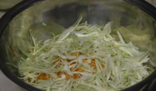 Сколько соли на 3 литровую банку капусты. Вкусная и хрустящая квашеная капуста на зиму — рецепт на 3 литровую банку