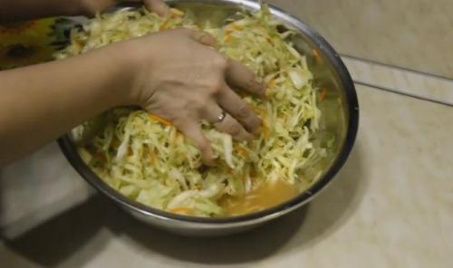 Сколько соли на 3 литровую банку капусты. Вкусная и хрустящая квашеная капуста на зиму — рецепт на 3 литровую банку