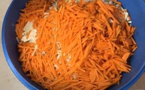 Квашеная капуста в трехлитровой банке без сахара. Квашеная капуста без соли и сахара — классические рецепты