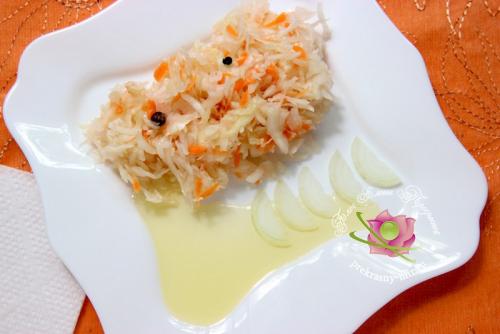 Квашеная капуста с сахаром и солью без воды. Квашеная капуста в собственном соку: рецепт с фото