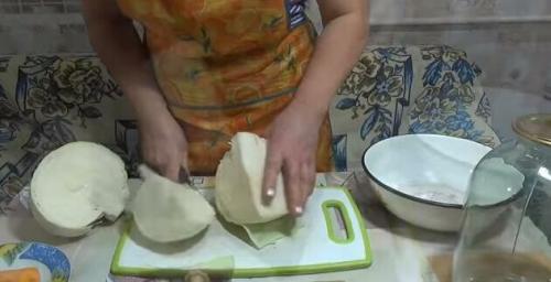 Сколько нужно капусты на 3 литровую банку. Сочная и хрустящая квашеная капуста на 3 литровую банку