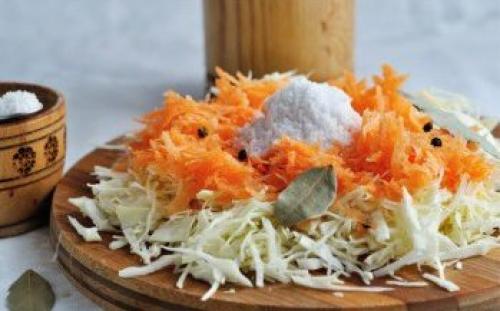Пять рецептов квашеной капусты на зиму. Классический рецепт квашеной капусты 02 Пять рецептов квашеной капусты на зиму. Классический рецепт квашеной капусты 02