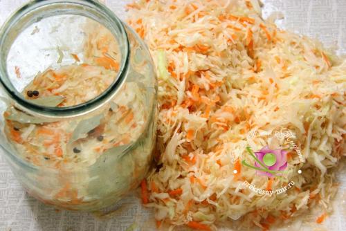 Квашеная капуста рецепт без воды. Квашеная капуста в собственном соку: рецепт с фото