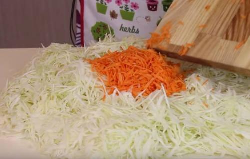 Квашеная капуста в банке без рассола. Вкусная и хрустящая квашеная капуста на зиму: классический рецепт