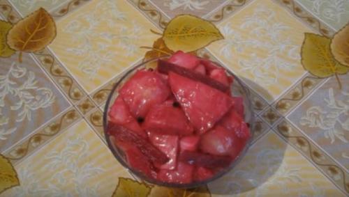 Капуста быстрого приготовления горячим рассолом со свеклой. Вкусная маринованная капуста быстрого приготовления со свеклой