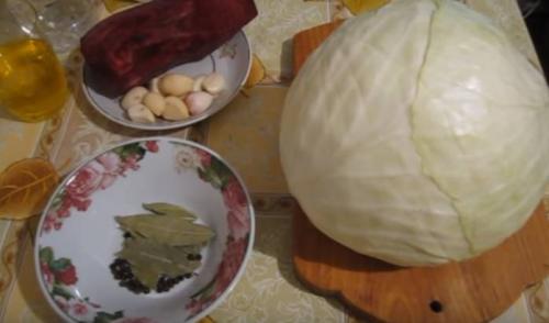 Капуста быстрого приготовления горячим рассолом со свеклой. Вкусная маринованная капуста быстрого приготовления со свеклой