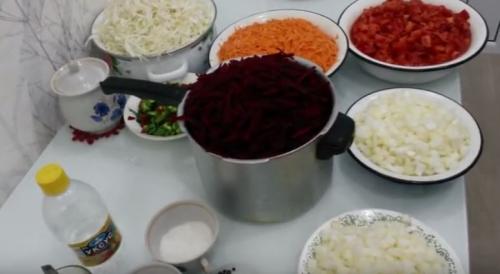 Борщ на зиму с капустой 3 кг свеклы. Борщ на зиму в банках — простые рецепты Пальчики оближешь