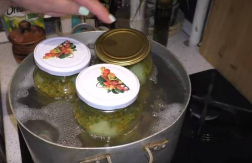 Маринованные зеленые помидоры целиком. Зеленые помидоры на зиму в банках — 8 вкусных простых рецептов