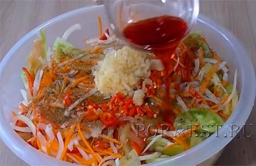 Какие продукты можно добавить в зеленые помидоры быстрого приготовления для разнообразия вкуса. Очень вкусная закуска из зелёных помидор с овощами