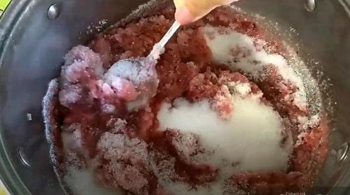 Клюква протертая с сахаром без варки на зиму. Клюква с сахаром на зиму — рецепты перетертой ягоды, без варки, с варкой