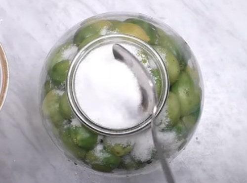 Квашеные зеленые помидоры кусочками. Квашеные зелёные помидоры на зиму — лучшие рецепты в банках, ведре