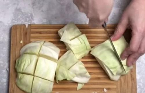 Сладкая маринованная капуста со свеклой. Маринованная капуста со свеклой быстрого приготовления – лучшие рецепты