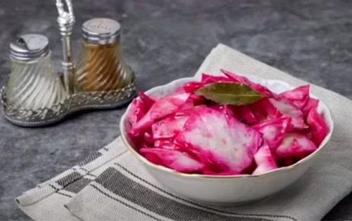 Сладкая маринованная капуста со свеклой. Маринованная капуста со свеклой быстрого приготовления – лучшие рецепты