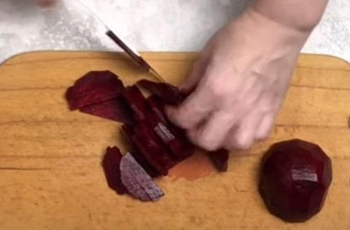 Сладкая маринованная капуста со свеклой. Маринованная капуста со свеклой быстрого приготовления – лучшие рецепты