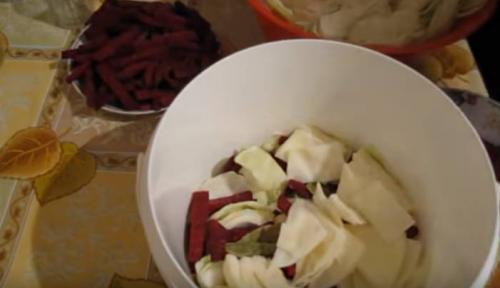 Маринованная красная капуста со свеклой. Вкусная маринованная капуста быстрого приготовления со свеклой