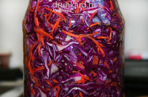 Маринованная краснокочанная капуста с морковью и чесноком