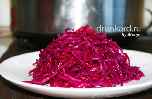 Маринованная краснокочанная капуста с морковью и чесноком