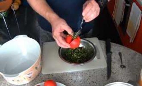 Вкусный и полезный рецепт: помидоры фаршированные укропом и чесноком 05