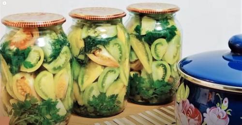 Зеленые помидоры дольками с чесноком и петрушкой. Зеленые помидоры дольками на зиму — рецепт пальчики оближешь