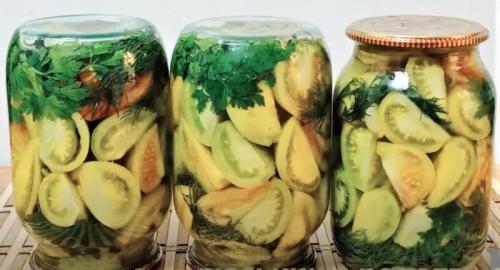 Зеленые помидоры дольками с чесноком и петрушкой. Зеленые помидоры дольками на зиму — рецепт пальчики оближешь