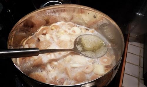 Как солить подтопольники на зиму? Засаливаем в банках на 2-3 литра