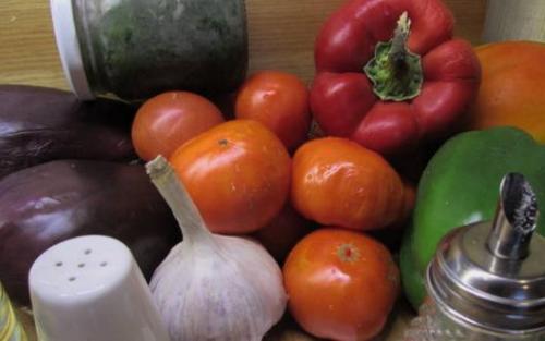 Лечо из баклажан помидор и перца на зиму. Лечо из перца, помидоров и баклажанов на зиму