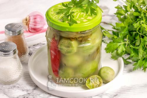 Вкусные и простые: рецепт соленых зеленых помидоров с острой начинкой 07