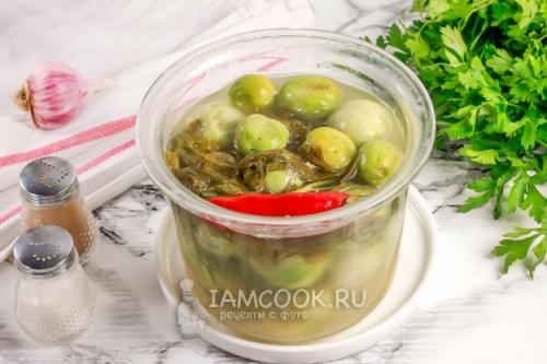 Вкусные и простые: рецепт соленых зеленых помидоров с острой начинкой 06