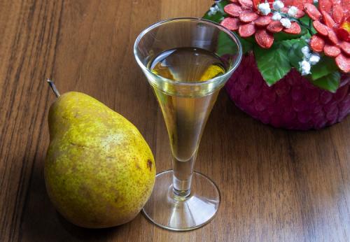 Рецепт грушовки. Грушевые настойки – 3 рецепта: классический, с изюмом и мятой