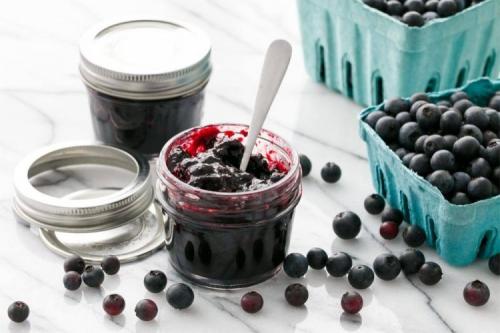 Какие полезные свойства черники сохраняются в желе-пятиминутка. 12 лучших рецептов варенья-пятиминутки из черники