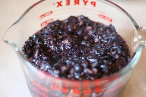 Какие преимущества использования желатина при заготовке черники. Черника на зиму заготовки рецепты лучшие желатин. Рецепт ароматного желе из черники. Черничное желе на зиму с пектином