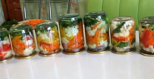 Как засолить цветную капусту в банках. Маринованная цветная капуста на зиму «пальчики оближешь»