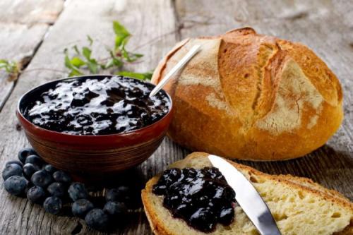 Заготовки на зиму с черникой. 20 легких рецептов черники с сахаром на зиму без варки