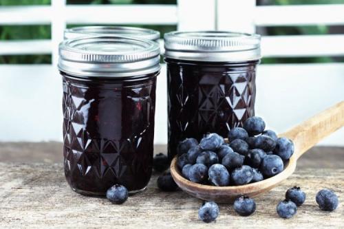 Заготовки на зиму с черникой. 20 легких рецептов черники с сахаром на зиму без варки