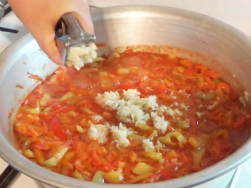 Лечо с томатной пастой, морковью и луком пошаговый рецепт. Лечо из болгарского перца с томатной пастой на зиму — 6 рецептов