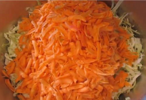 Борщ в банках на зиму. Вкусный и густой борщ в банках на зиму со свеклой, морковью и капустой