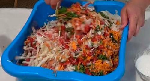 Борщ с капустой в банках на зиму. Борщ на зиму в банках — простой рецепт с капустой, болгарским перцем и помидорами