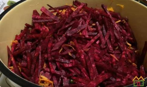 Рецепт заготовки для борща с томатной пастой и капустой. Заправка для борща на зиму из свеклы с капустой, морковью и томатной пастой