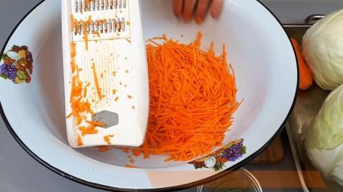 Квашеная капуста по-домашнему. Квашеная капуста — 14 рецептов приготовления в домашних условиях