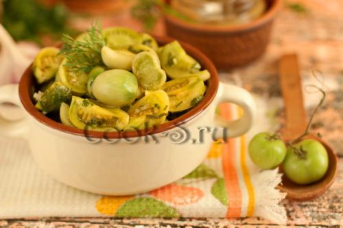 Вкусные и полезные: зеленые помидоры с чесноком и зеленью без закатки 07