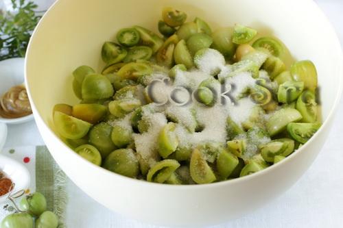 Вкусные и полезные: зеленые помидоры с чесноком и зеленью без закатки 02